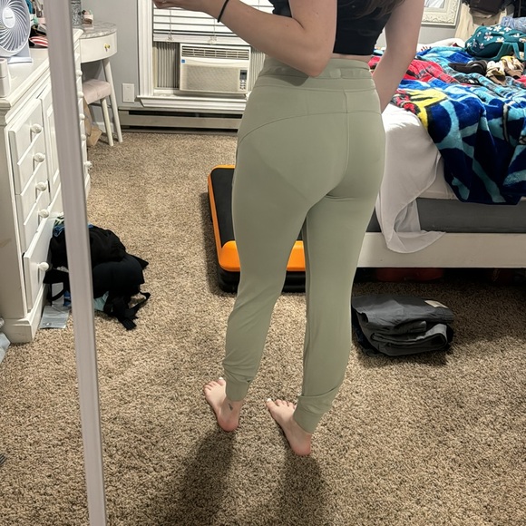 Lululemon Sweatpants - Picture 7 of 8